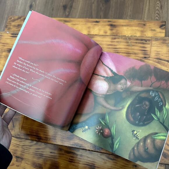 Little Night Nochecita Bilingual Spanish/English Paperback Book - Picture 5 of 7